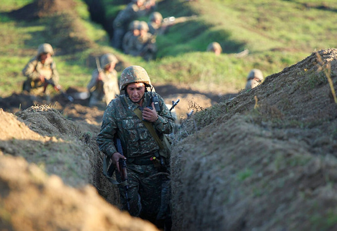 亞美尼亞軍人對峙。AP圖片