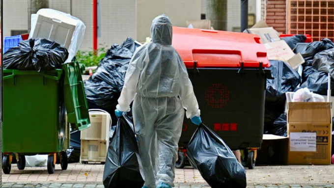 葵涌邨多名清洁工需要检疫，导致垃圾堆积。资料图片