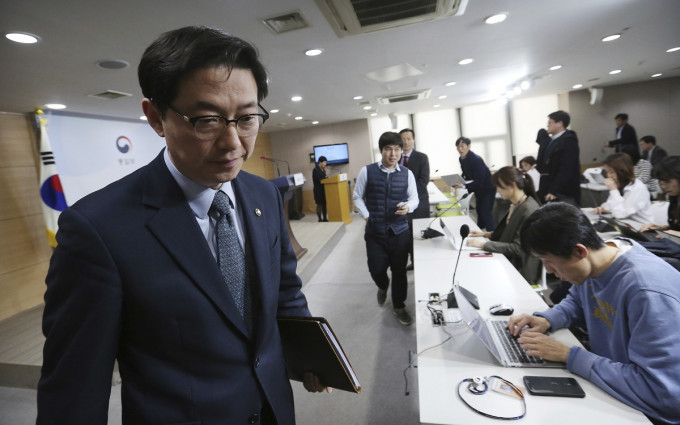 南韓統一部副部長千海成出席記者會。AP資料圖片
