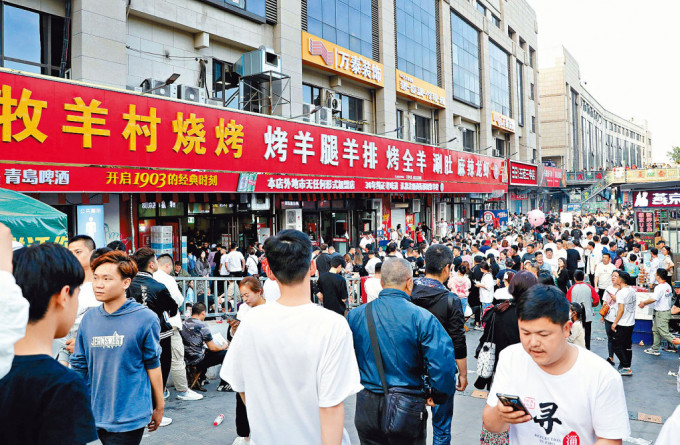 五一期間，各地民眾湧往淄博。