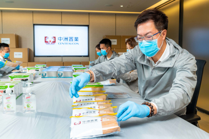 中洲置業捐兩萬件防疫產品予長者及基層人士。