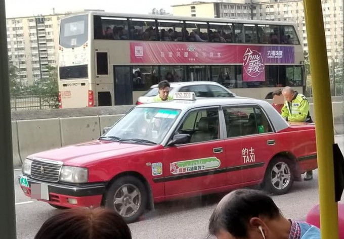 「香港交通突發報料區」FB群組/‎網民Ray Ng‎ 攝。