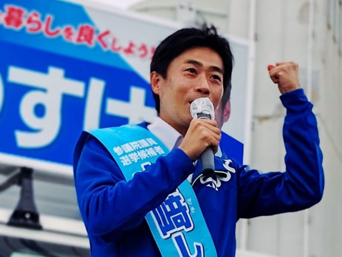 静冈选区，由40岁的无党派新人、前县议员山崎真之辅当选。网图