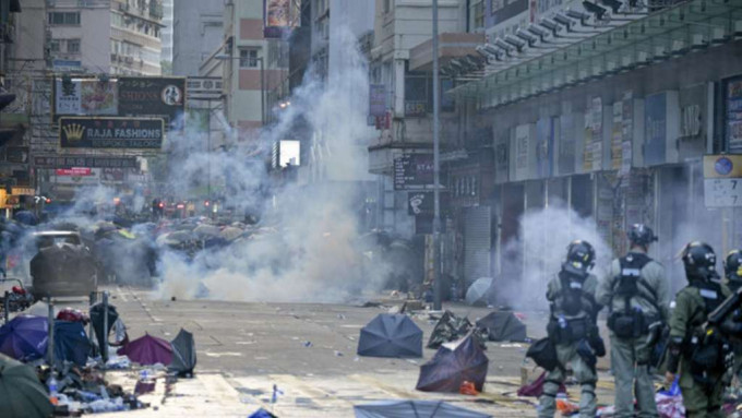 前年理大冲突期间警方曾发射多枚催泪弹。资料图片