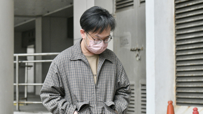 被告胡桁志被加控5项贪污罪，月底于区院提讯。卢江球摄