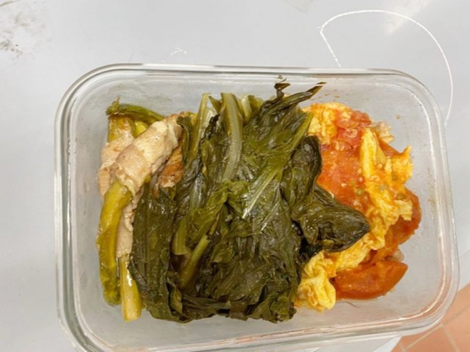 飯盒內的蔬菜已經明顯變色。「Day Day Explode 日日爆」 facebook 專頁相片