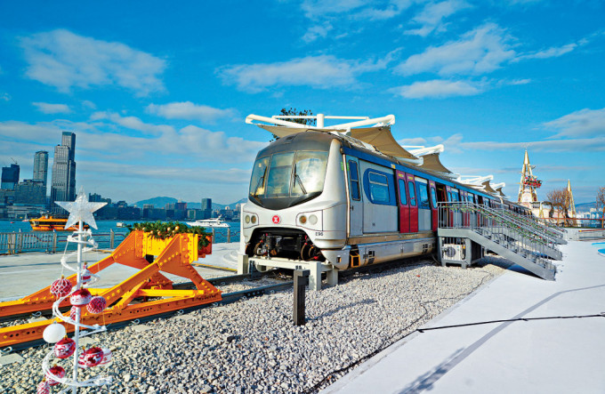 已退役俗称「乌蝇头」的列车，于湾仔海滨正式开放予公众参观。