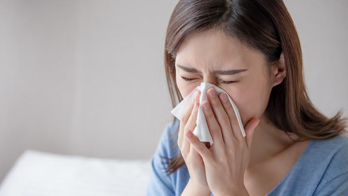 為何流感症狀比新冠嚴重？iStock圖