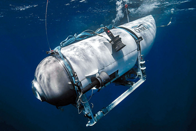 觀光潛水器「泰坦」接載乘客探索「鐵達尼號」郵輪殘骸。