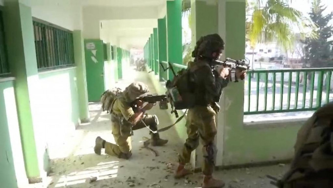 以军周六发布的影片截图显示，军队恢复在加沙地带的攻击行动。路透社