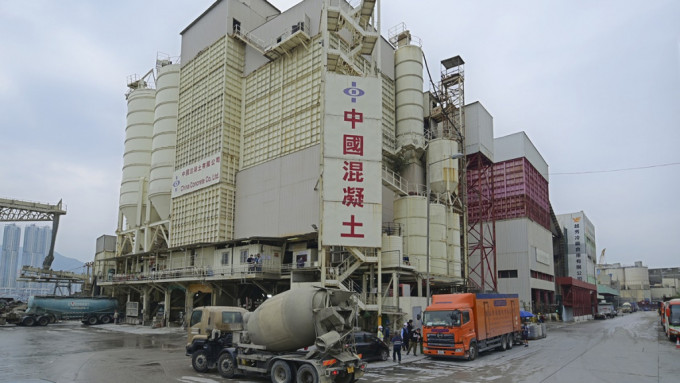 位於油塘的中國混凝土水泥廠不獲續牌上訴被駁回，環保署去信要求即時停工。資料圖片