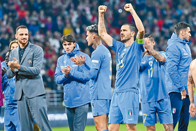 意大利擊敗匈牙利，球員在賽後慶祝。