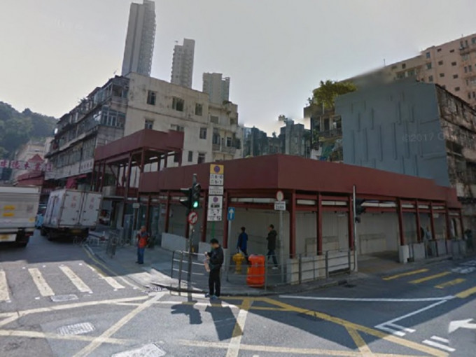 深水埗南昌街202號一幢拆卸中舊樓有工人意外墮下。 資料圖片