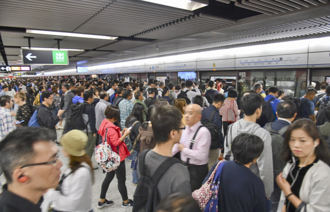 長者八達通本月21日搭港鐵將不會被扣除車費。 資料圖片