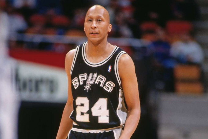 九十年代NBA奇人丹尼士，最大特徵是長著一顆「雞蛋頭」。網上圖片