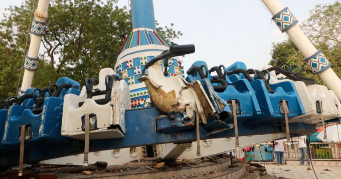 印度西部主题乐园机动游戏「发现」座位组件严重受损。