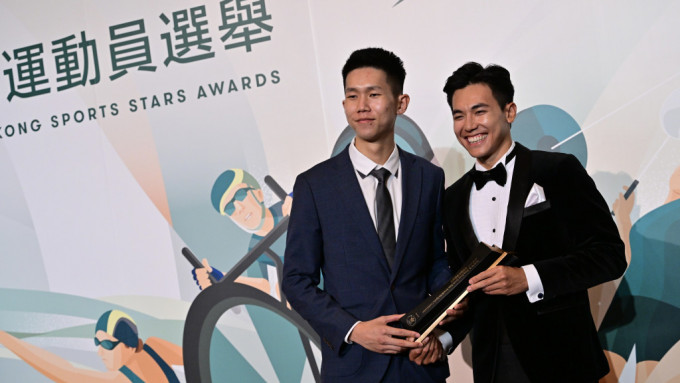 划艇拍檔王瑋駿及林新棟(右)勇奪最佳運動組合獎。 陳極彰攝