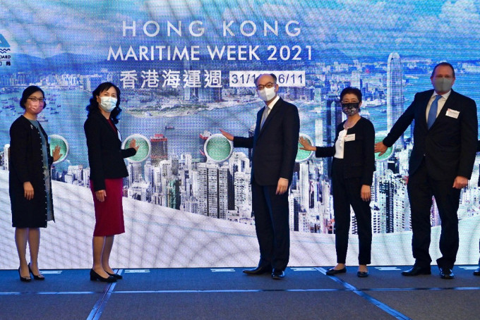 陳帆（中）主持香港海運周2021開幕典禮。