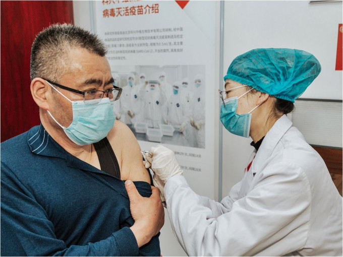 深圳衛健委表示，國藥疫苗及科興疫苗可以「溝針」接種。新華社資料圖片