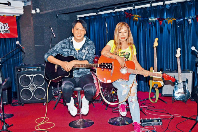 甄志強和梁安琪是前亞視同事，首次於音樂上合作。