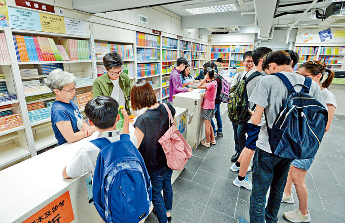 楊潤雄指，逾九成出版社同意凍結下學年教科書價格。　