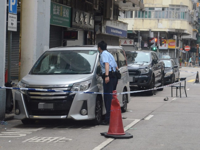 深水埗女子涉毀四車被捕 。