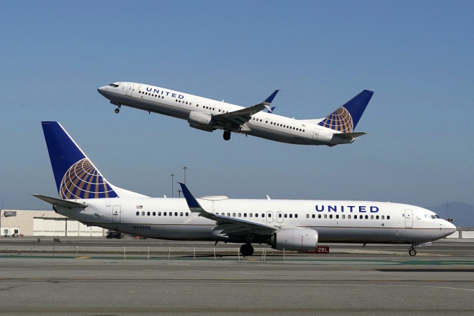 美国联合航空鼓励接种推机票抽奖。AP资料图片