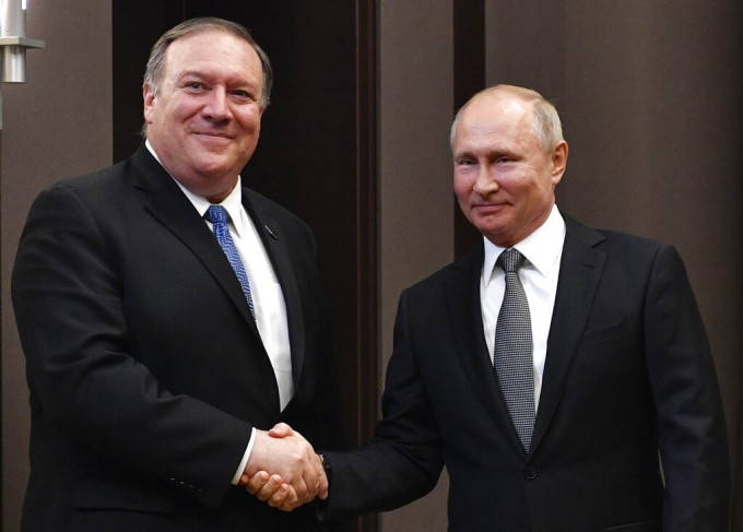 俄罗斯总统会见国务卿蓬佩奥。AP图片