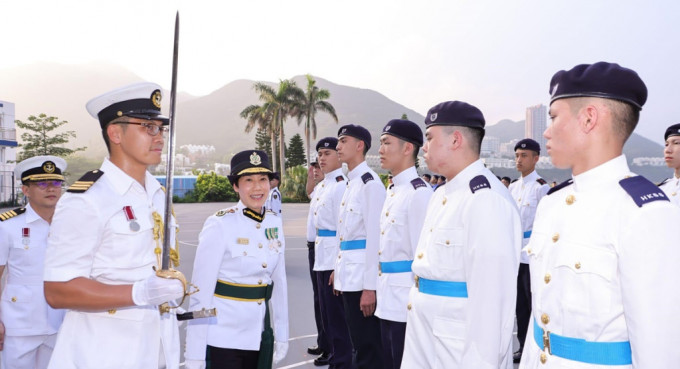 何佩珊出席航海学校毕业会操任检阅官。香港航海学校facebook图片