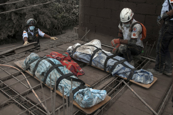 富埃戈火山爆发，死亡人数持续上升。AP