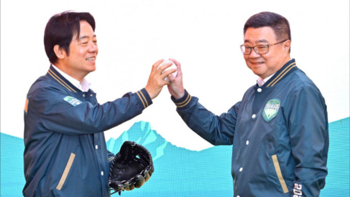 下月將成為台灣領導人的賴清德（左），有報道指已敲定內閣要員，行政院院長會由卓榮泰擔任。自由時報