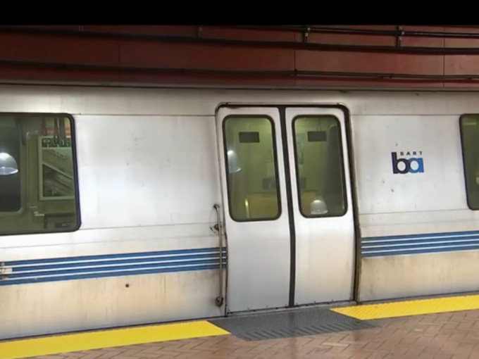 三藩市地铁日前发生乘客被拖行死亡意外。影片截图