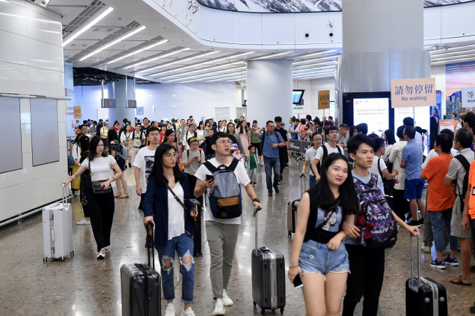 入境处料劳动节期间约有668万人次进出香港。 资料图片