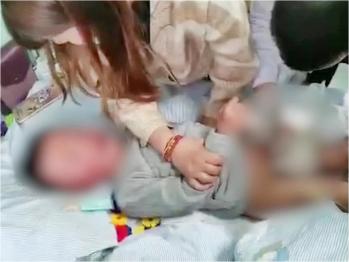 4岁男童控诉幼稚园老师剪断他的生殖器。网图