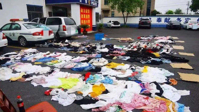 男子偷800多件女装，竟是為了打扮充氣娃娃。