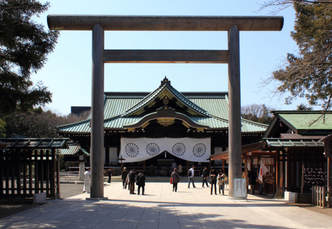 日本靖国神社委任前自卫官当宫司，引发争议。