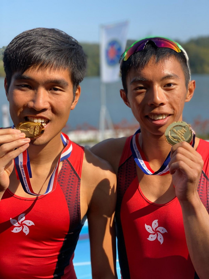 去年亞洲賽陳至鋒（左）夥拍隊友趙顯臻（右）奪金。 中國香港賽艇協會提供圖片