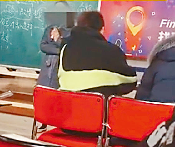 ■上海女教师质疑南京大屠杀遇难人数。
