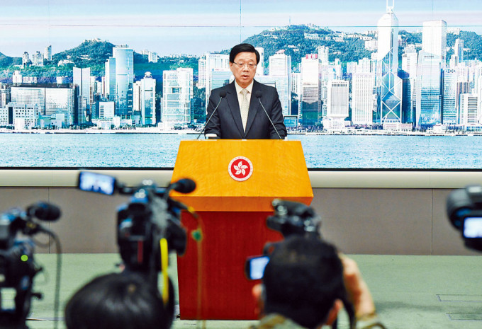 李家超指政府需要確保在公共圖書館內的書籍，符合香港的公共利益。