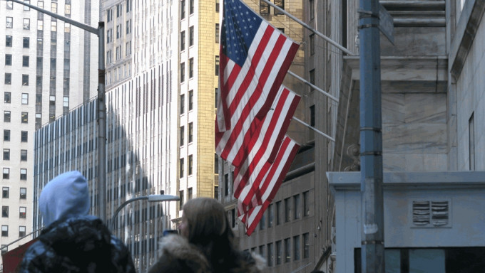 就業數據遜預期引發衰退憂慮 美股三大指數下挫 英特爾急跌26%