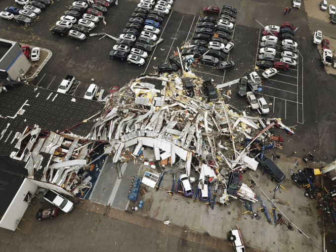 美國中部地區連日受到暴風雨和龍捲風吹襲，造成嚴重破壞。AP