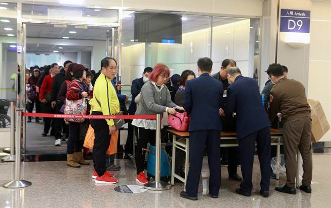 陸港澳旅客全面防疫，實施手提行李檢疫。網上圖片