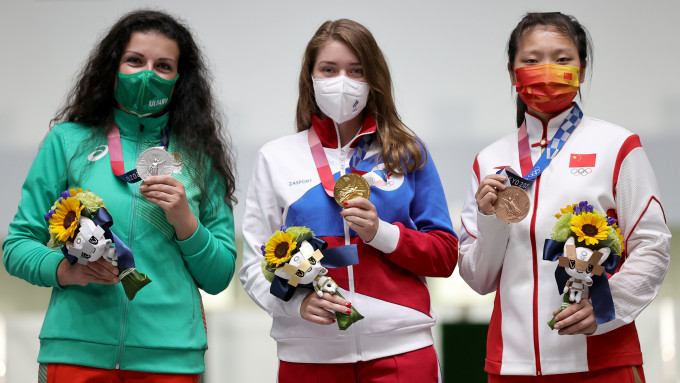 姜冉馨（右）首次出戰奧運便於女子十米氣手槍摘銅。Reuters