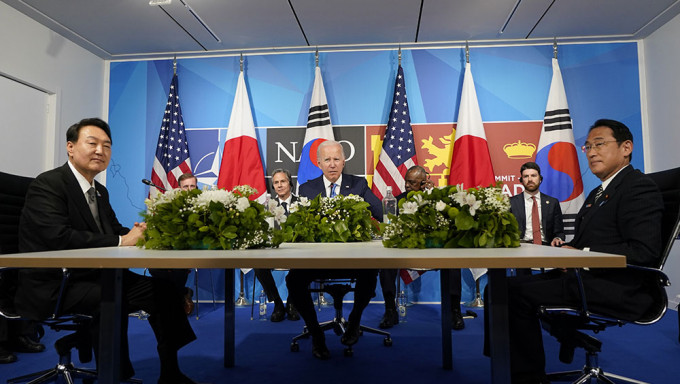 美日韩举行峰会，同意加强合作应对北韩威胁。AP图