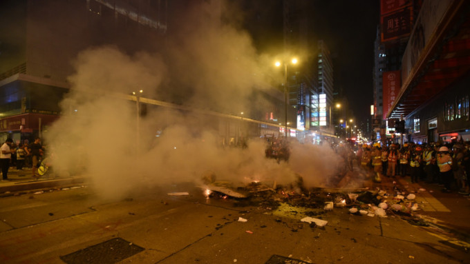 当晚大批示威者于弥敦道及油麻地一带聚集。资料图片