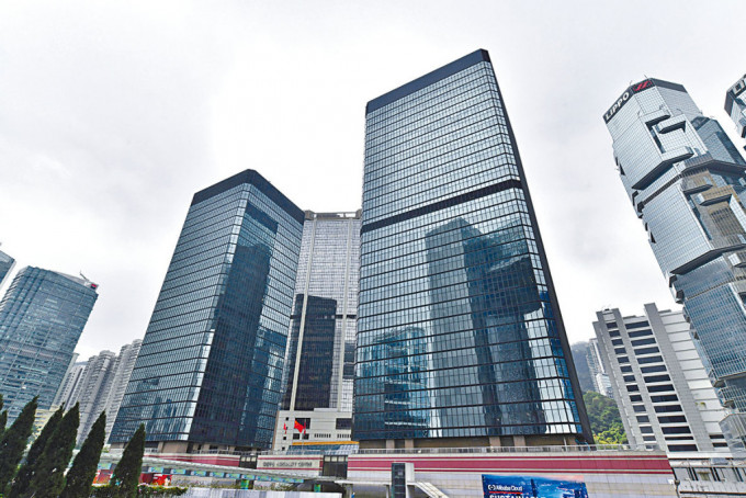 金钟海富中心2座15楼全层，以1.888亿易手。