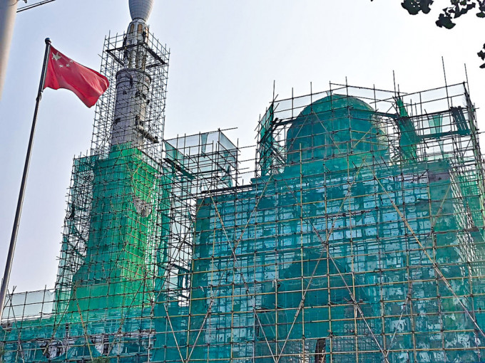 窦店清真寺进行大改造，贯彻宗教建筑中国化。