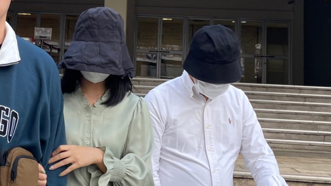 郭靜璇（女）及丈夫楊淦彪（右）獲裁定串謀詐騙罪不成立。廖凱霖攝