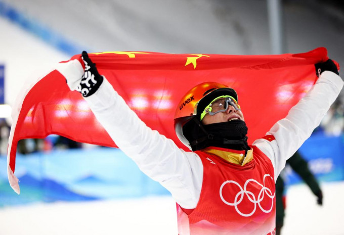 第四次出席冬奧的齊廣璞首次摘金，並完成奧運、世界錦標賽和世界盃冠軍大滿貫，成功實現生日願望。AP