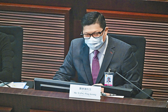 保安局局長鄧炳強出席立法會保安事務會議。